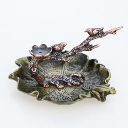 Подставка для благовоний Ветка цветущей сливы и лист с зеленой бронзовой лягушкой 8 х 8 х 9 см
